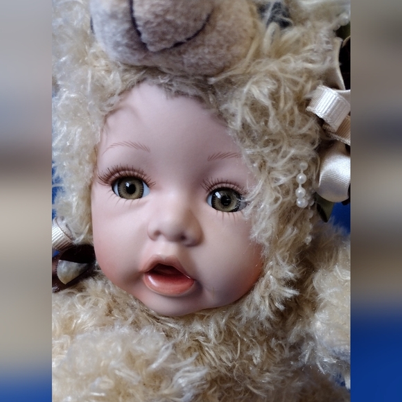 Golden Keepsake Heirloom Doll - Picture 3 of 5